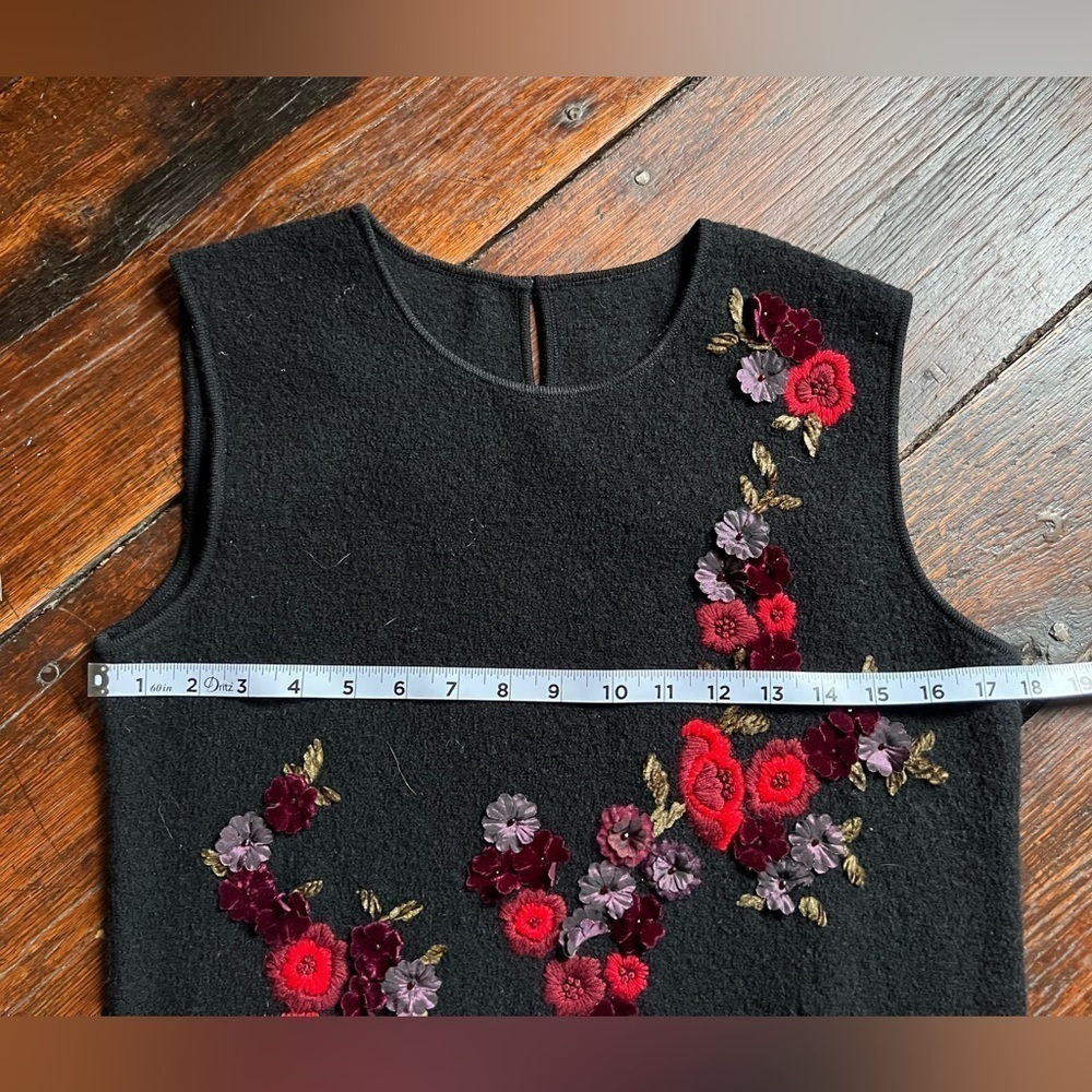 Black fleece sheath dress flower embroidery sleeveless women’s size medium - Picture 4 of 7